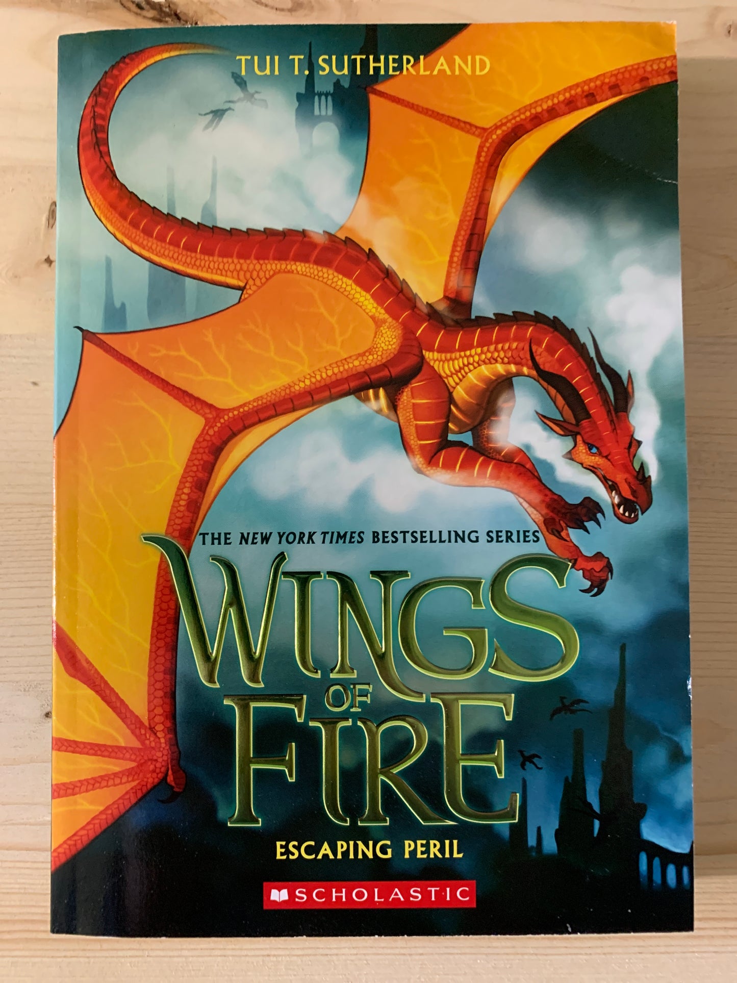 Wings of Fire Book 8: Escaping Peril