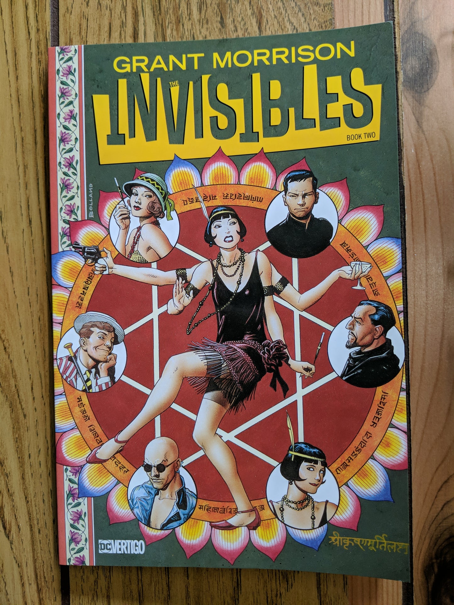 Invisibles Deluxe Edition: Book Two