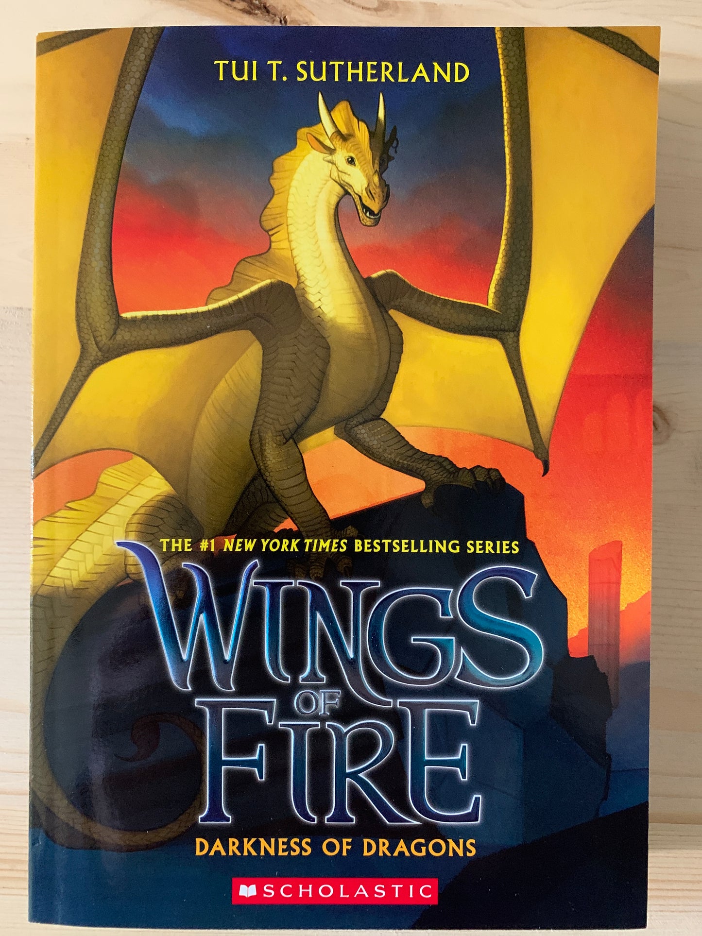 Wings of Fire Book 10: Darkness of Dragons